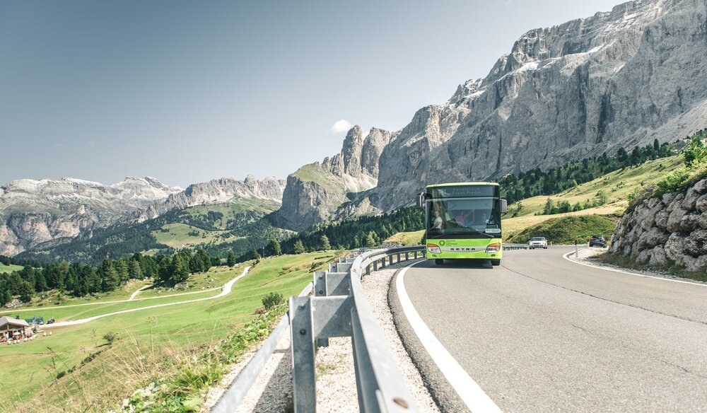 Bus der auf Straße fährt | © IDM Südtirol - Alto Adige