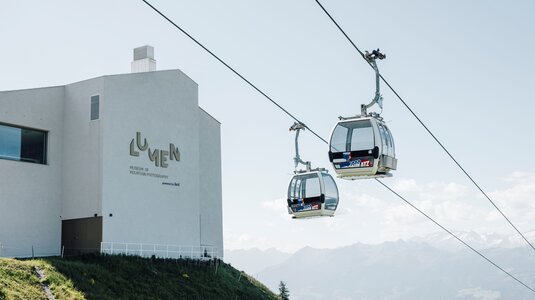 Die Vorteilskarte inkludiert u.a. Eintrtt ins Lumen und die Benutzung der Seilbahn Kronplatz