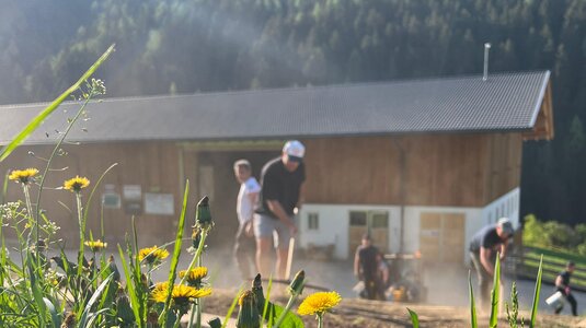 Der Gemeinschaftsgarten fördert lokale Kreiläufe und stärkt lokale Betriebe.