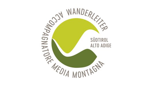 Geprüfte Südtiroler Wanderleiter sind anhand ihres Logos, das ihren Ausweis und ihre Berufsbekleidung ziert, erkennbar.